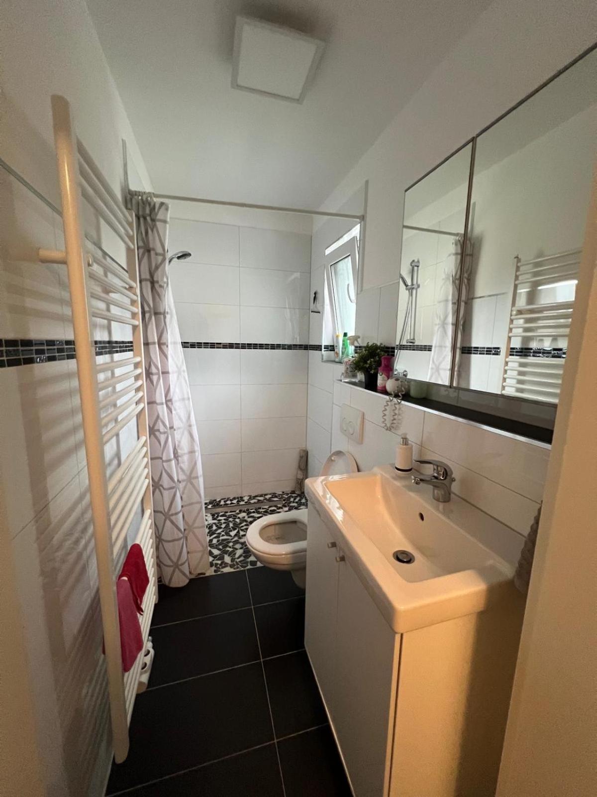 In Near The Airport/fair Herberg Düsseldorf