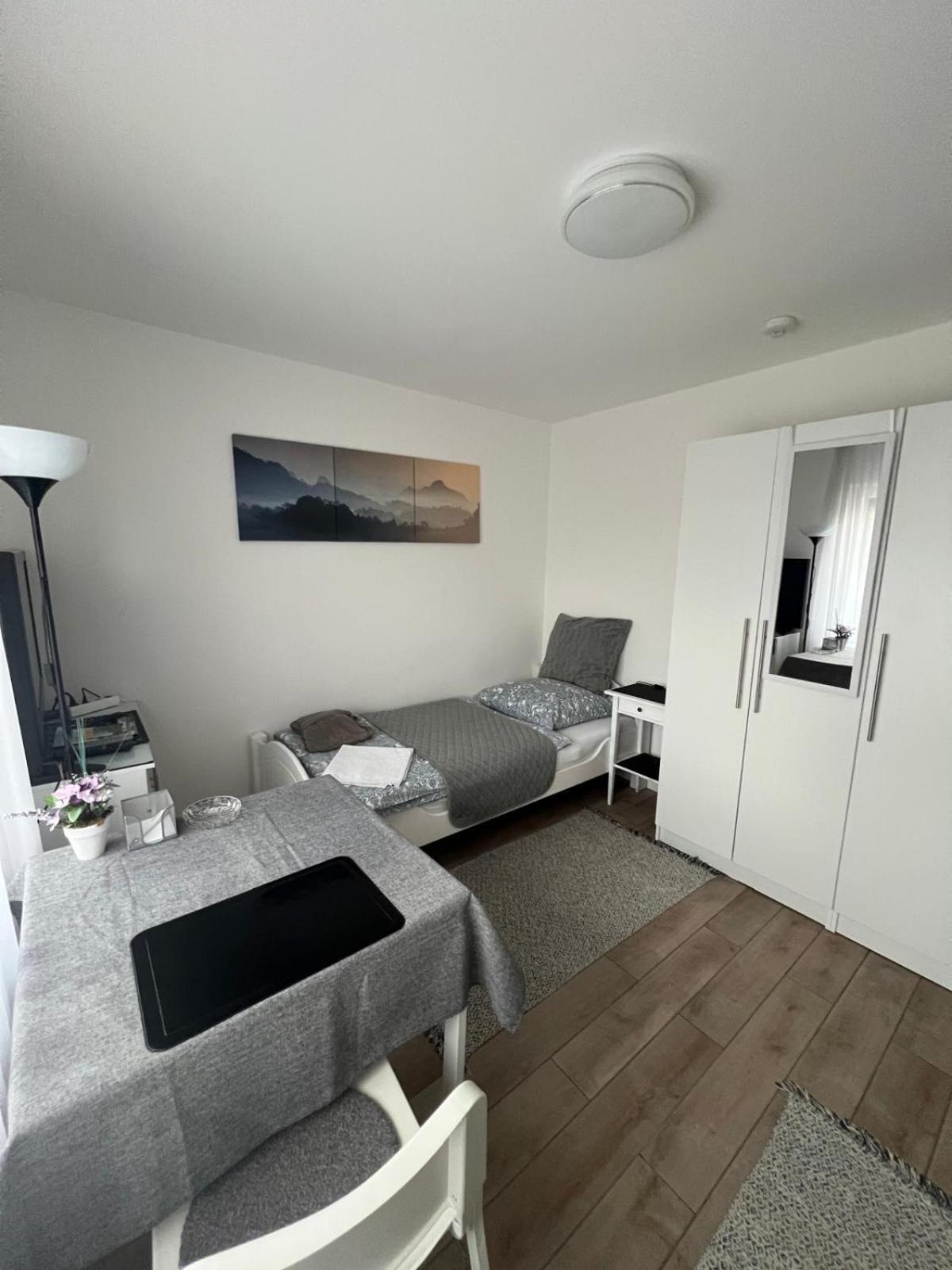 Herberg In Near The Airport/fair Düsseldorf